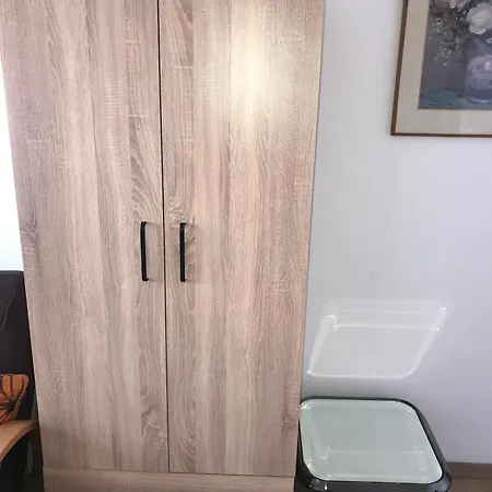 Homestay Parrot Building Skopje