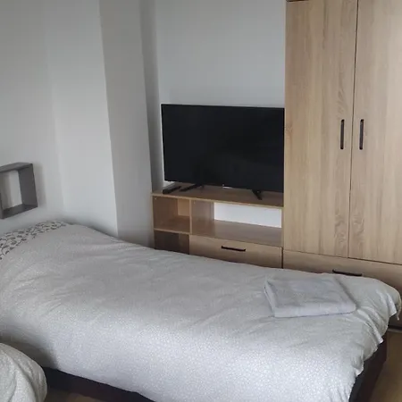 With Great View Shared Bathroom No Parking *