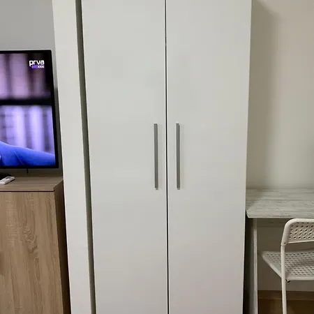 Parrot Building 홈스테이