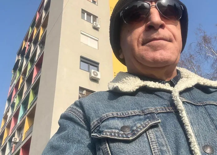 Parrot Building בית אירוח *