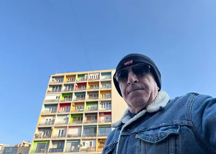 Parrot Building בית אירוח